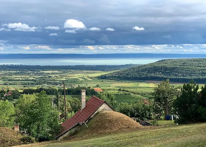Kisvulkán Nyúlontúl * Mencshely