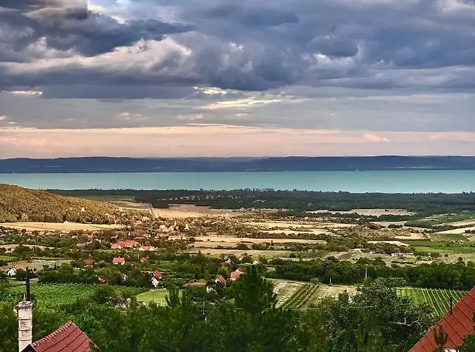 Kisvulkán Nyúlontúl * Mencshely